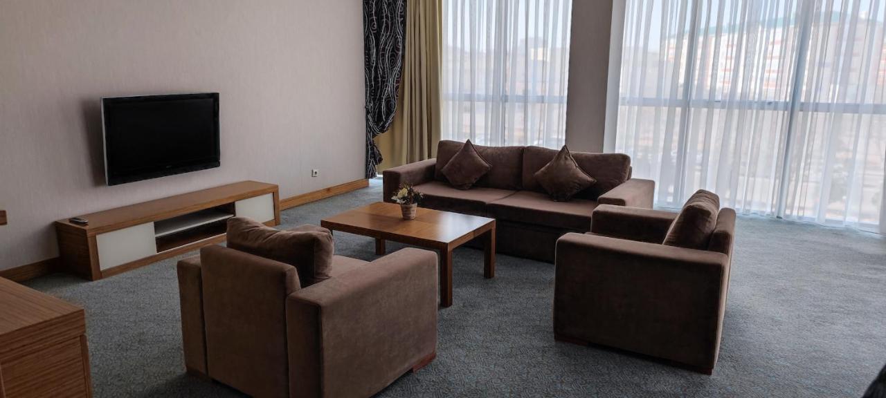 Grand Nur Plaza Hotel Aktau  Bagian luar foto