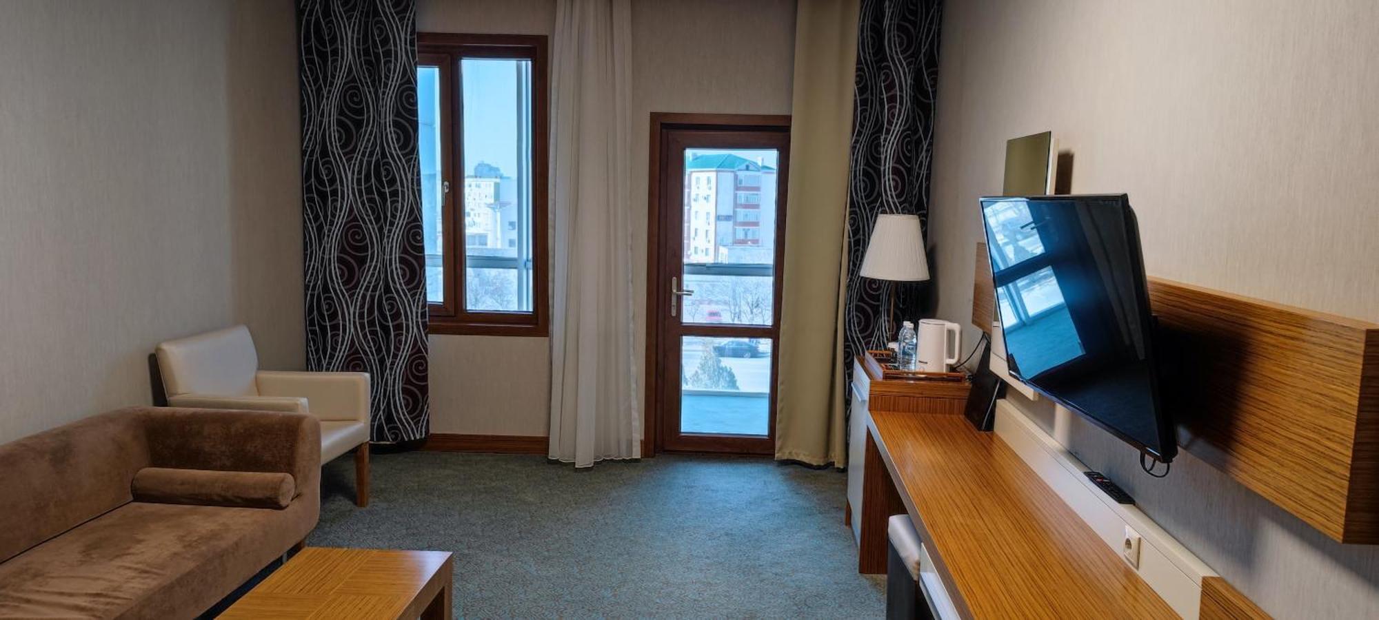 Grand Nur Plaza Hotel Aktau  Bagian luar foto