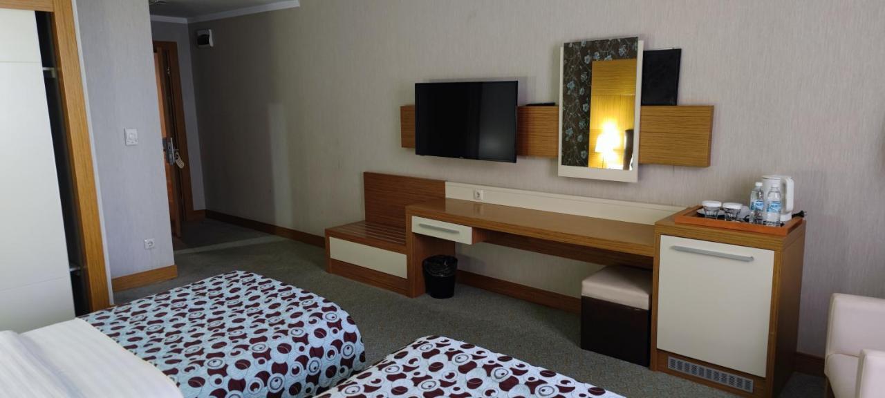 Grand Nur Plaza Hotel Aktau  Bagian luar foto