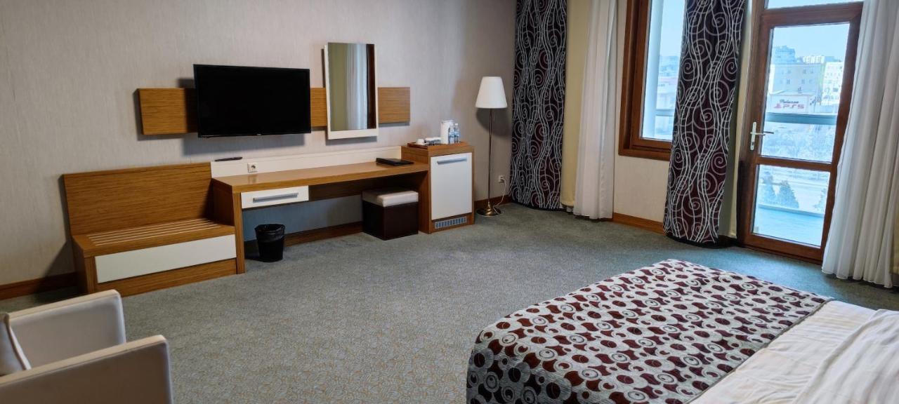 Grand Nur Plaza Hotel Aktau  Bagian luar foto