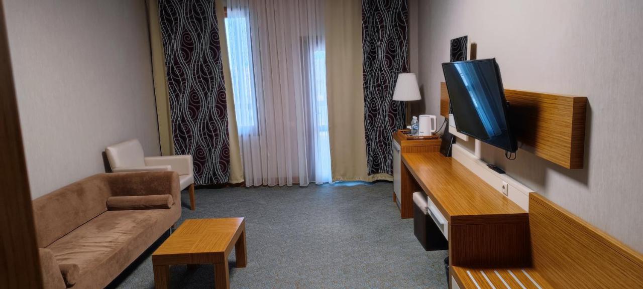 Grand Nur Plaza Hotel Aktau  Bagian luar foto