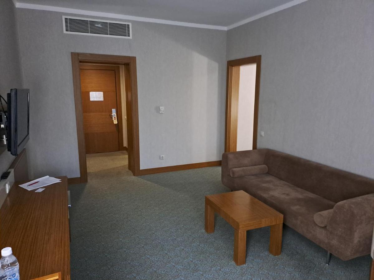 Grand Nur Plaza Hotel Aktau  Bagian luar foto