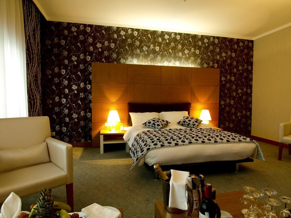 Grand Nur Plaza Hotel Aktau  Bagian luar foto