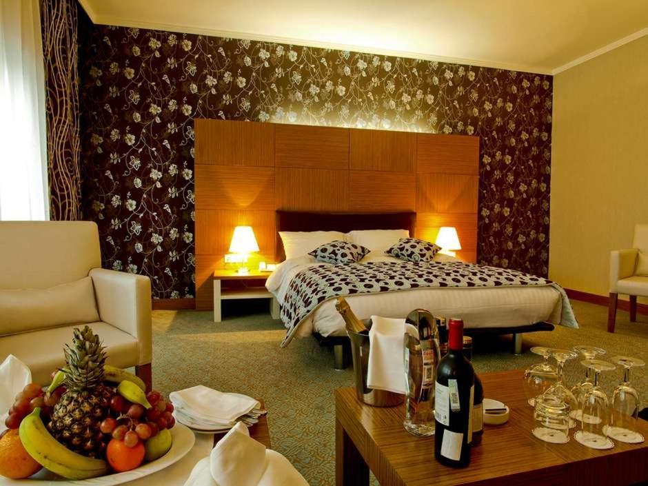 Grand Nur Plaza Hotel Aktau  Bagian luar foto