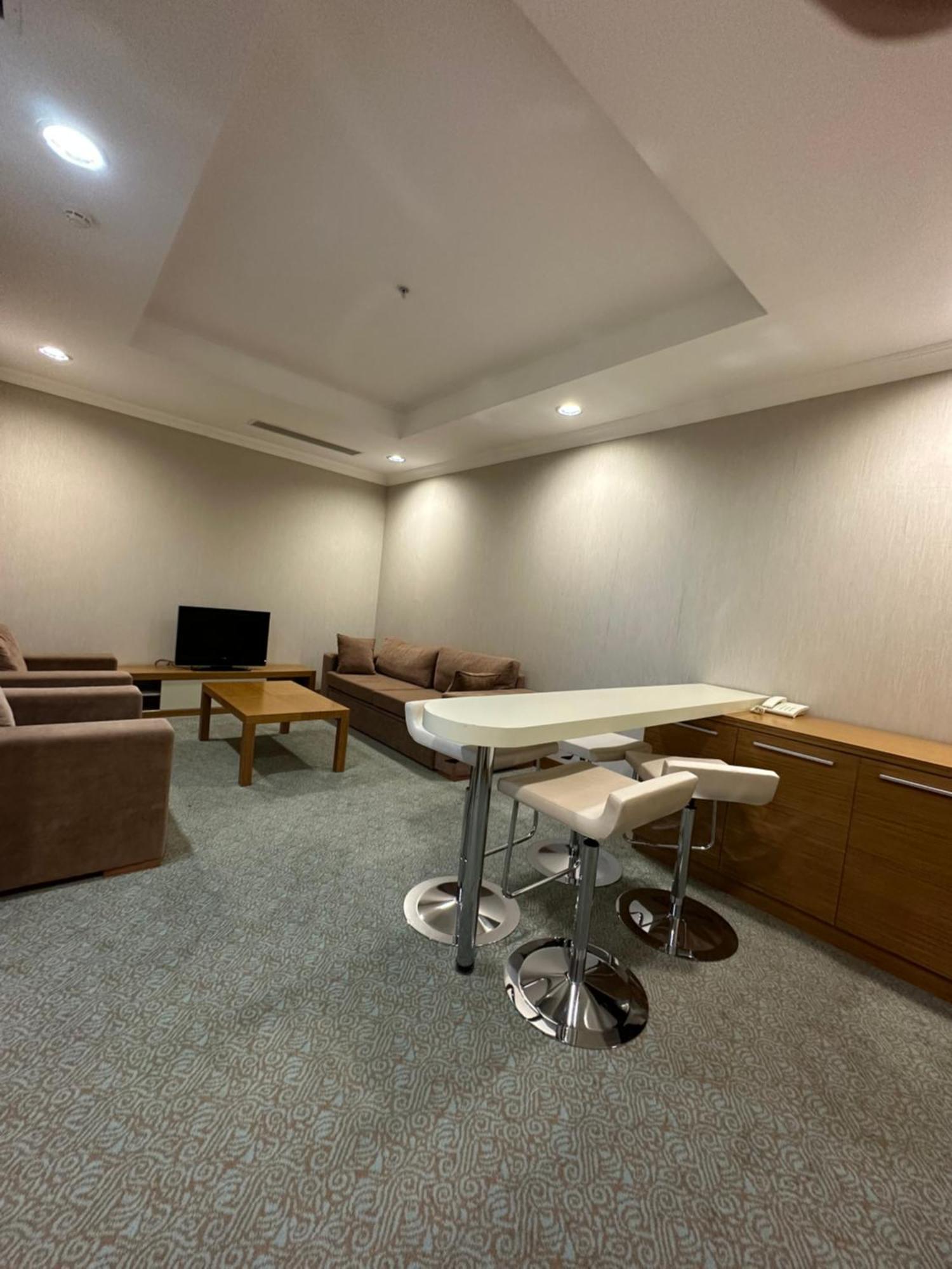 Grand Nur Plaza Hotel Aktau  Bagian luar foto