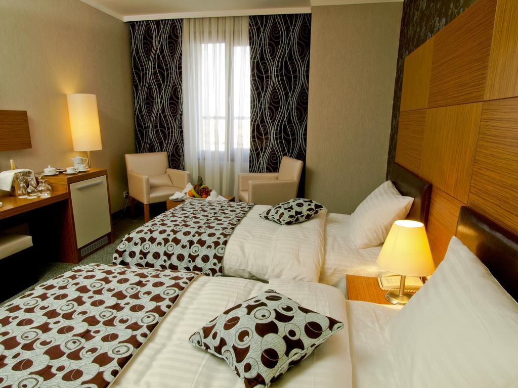 Grand Nur Plaza Hotel Aktau  Bagian luar foto