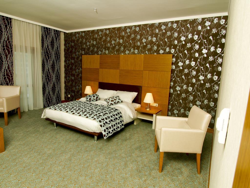 Grand Nur Plaza Hotel Aktau  Bagian luar foto