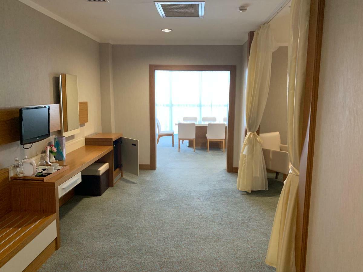 Grand Nur Plaza Hotel Aktau  Bagian luar foto