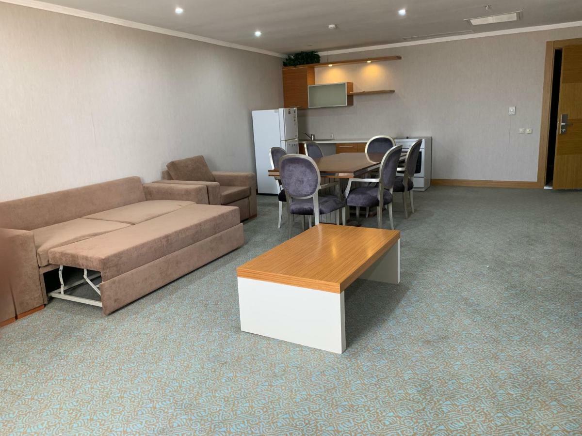 Grand Nur Plaza Hotel Aktau  Bagian luar foto