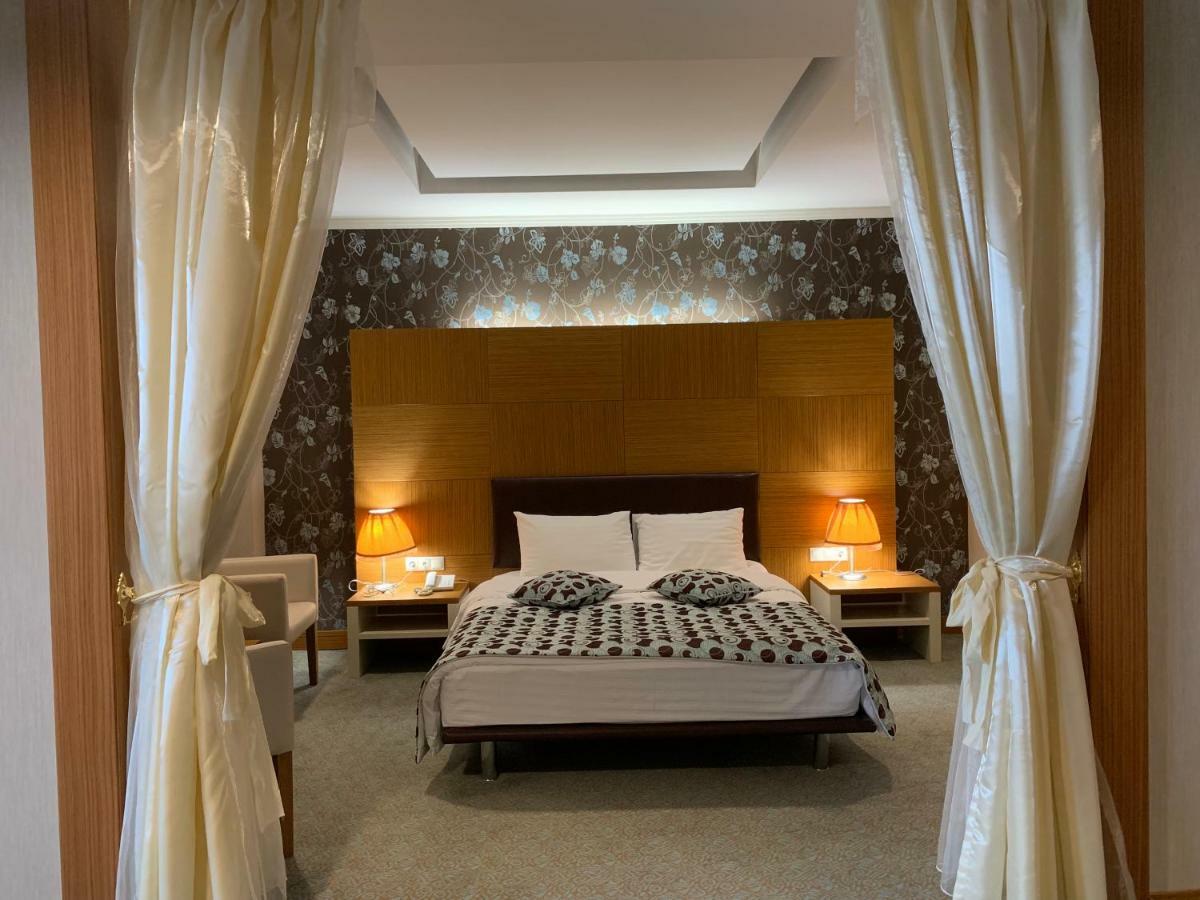 Grand Nur Plaza Hotel Aktau  Bagian luar foto